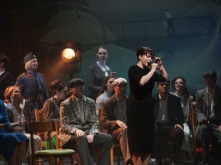 Ленин, Хрущёв, Гагарин. В драмтеатр пришла "Оттепель"   