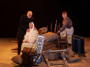 "Ведьма", Иудушка и посмертные маски. В ТЮЗе — психологический триллер "Господа Головлёвы"   