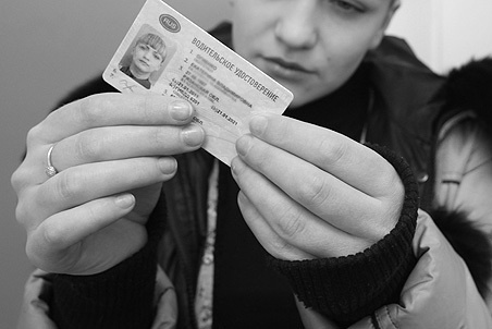 В России приостановлена выдача водительских прав. Из-за нерасторопности чиновников