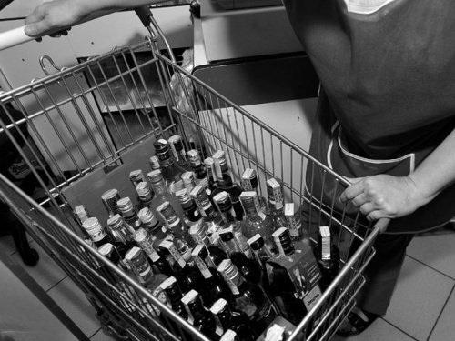 СМИ: Правительство хочет запретить крепкий алкоголь по выходным