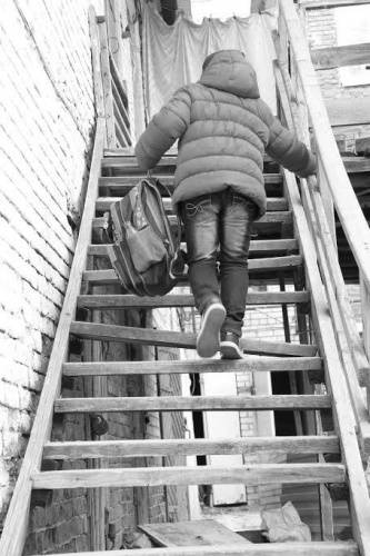 Чудо-юдо-лестница. Житель "памятника"  лечится после падения с "муниципальных" ступеней