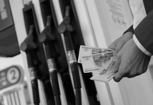 Эксперты назвали причины роста цен на бензин. Белорусский фактор,  налоговый маневр, рубль и жатва