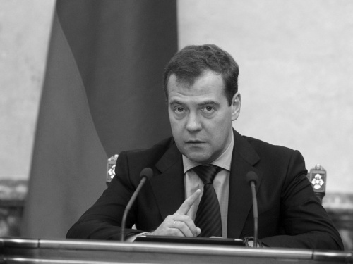 Медведев и "темная лошадка". Инвесторы сделали ставки на кандидатуру премьера 