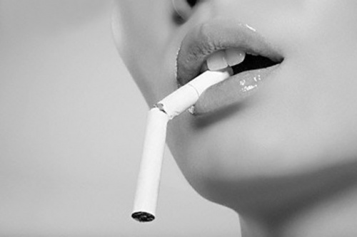 СМИ: Предлагается ввести запрет на продажу сигарет женщинам до 40 лет