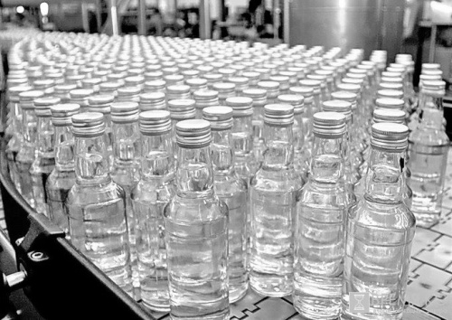 Производство водки рухнуло на треть. По вине черного рынка