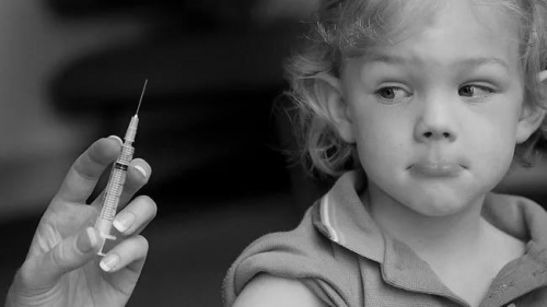 СМИ: Минздрав предлагает наказывать родителей за отказ от вакцинации детей