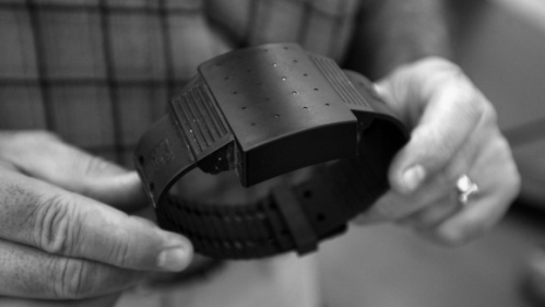 Эксперты: электронные браслеты ФСИН можно снять ножницами.  Устройства не контролируют передвижений арестованных