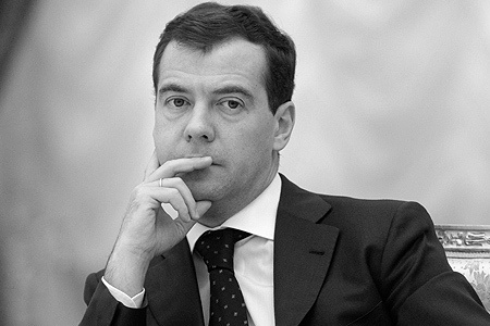  Медведев: "Надо голову включать, когда брак регистрируете"