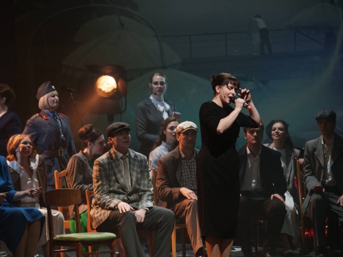 Ленин, Хрущёв, Гагарин. В драмтеатр пришла "Оттепель"   