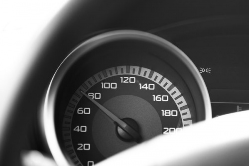 СМИ: Предлагается наказывать водителей за превышение скорости более чем на 10 км/ч