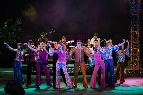 Шекспир под ABBA. В ТЮЗе показали спектакль дипломников Олега Загумённова