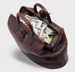 Продавец украла у работодателя сумку с выручкой