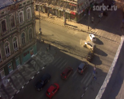 На Московской столкнулись 3 машины. Видео