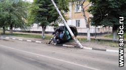 На Соколовогорской машина сбила столб. Фото