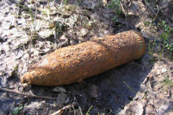 При уборке двора найден артиллерийский снаряд