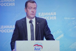 Дмитрий Медведев - в лидерах по доверию и недоверию граждан