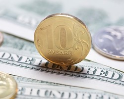 Рынок. Аналитик заявил об угрозе подъема доллара к 65 рублям