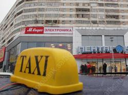 На Предмостовой площади и вокзале насчитали 8 нелегальных такси