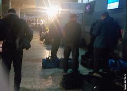 После 19 часов задержки авиакомпания держит пассажиров в неведении