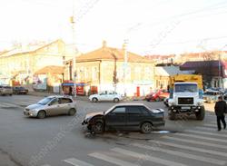 За два дня на перекрестках Саратова выявили 30 нарушений