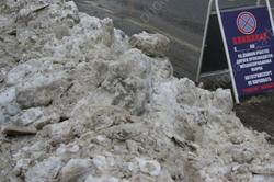 Сотрудники ДПС следят за уборкой снега на дорогах