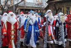 Парад Дедов Морозов обещают завершить снежной битвой