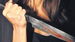 Женщина ранила женатого любовника ножом, чтобы его удержать