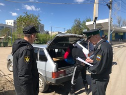 На Славянской площади арестовали автомобили двух должников