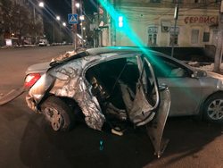 В ночных ДТП погибли водители 