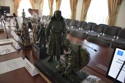 Скульпторы представили 13 эскизов памятника военной медсестре