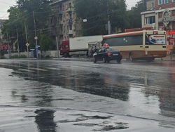Непогода в Саратове: улицы затоплены, стоят трамваи