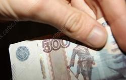 Водитель заплатит 5 тысяч за попытку вручить инспектору 600 рублей