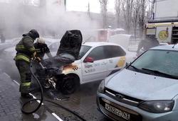 В Балакове загорелся автомобиль такси