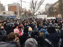 В Саратове проходит шествие в поддержку Навального