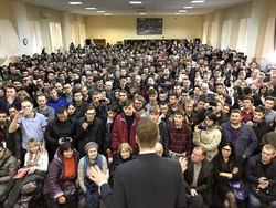 Времена. Пожар в ТРЦ "Зимняя вишня", Саратов посетил Навальный