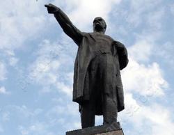 Памятник Ленину на Театральной площади отремонтируют к лету