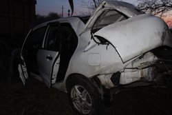 В опрокинувшемся в кювет автомобиле погиб пассажир