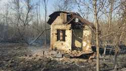 На Сокурском тракте вместе с камышом сгорели 8 деревянных построек