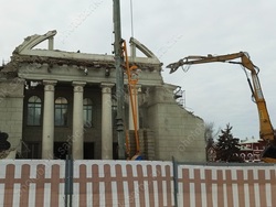 Радаев снова раскритиковал темпы реконструкции театра оперы и балета