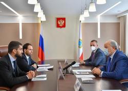 Радаев обсудил с Абрамовичем добычу нефти в области