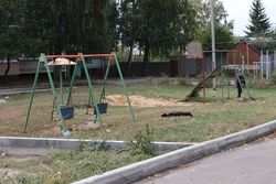 Облпрокуратуру попросили проверить аварийные детские площадки