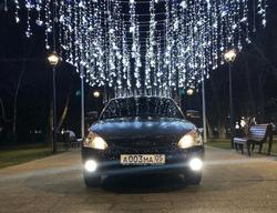 В Саратове "Приора" заехала под новогодние гирлянды на пешеходной зоне