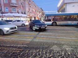 Автомобилист сбил полицейского на проспекте Кирова