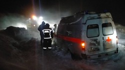 Спасатели вызволили из снежных заносов 25 автомобилей
