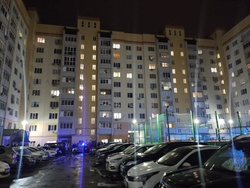 Жителей многоэтажки эвакуировали из-за загоревшейся зарядки