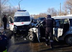 В ДТП с "Фордом" и "скорой" пострадали 4 человека