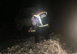 Из застрявших в снегу машин эвакуировали мужчину с инфарктом и детей