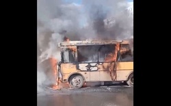Пожарные тушили загоревшийся автобус