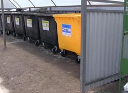 В городе устанавливают контейнеры для раздельного сбора мусора