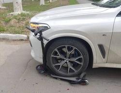 BMW сбил двух детей на электросамокате